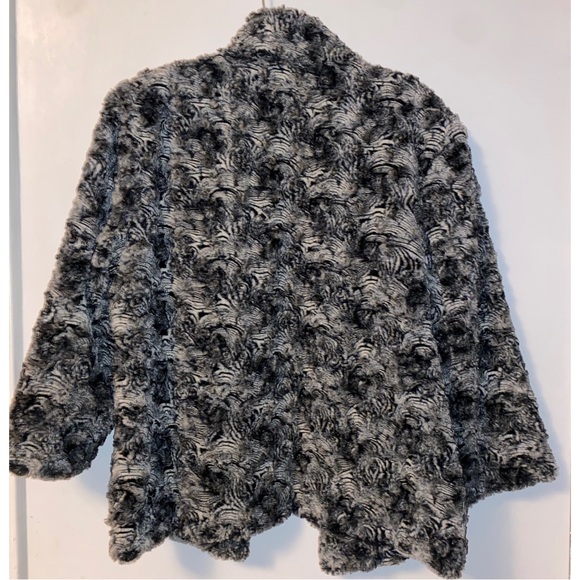 Chico’s Size 2 Faux Fur Jacket - Picture 2 of 3